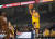 15일 열린 스페셜올림픽 선수들과 NBA 전설들의 친선 경기에서 디켐베 무톰보(왼쪽)를 두고 레이업을 성공시키는 김인재. [사진 스페셜올림픽 코리아]