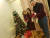 다큐멘터리 '사마에게'의 주인공이자 감독 와드 알-카팁이 남편 함자, 두 딸과 망명한 영국에서 크리스마스를 맞은 모습이다. [사진 엣나인필름]
