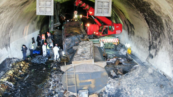 화물차 아래서 시신1구 추가발견…순천-완주 터널 사망 총5명 