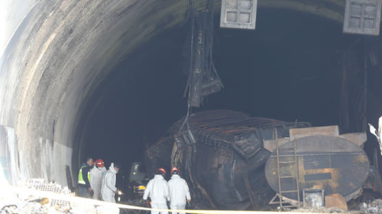 순천-완주 고속도로 터널 사고 사망자 신원확인 늦어지는 이유는?