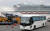 지난 14일 일본 요코하마항에서 '다이아몬드 프린세스호' 크루즈선에서 하선한 승객들을 태운 버스가 출발하고 있다. [EPA=연합뉴스] 