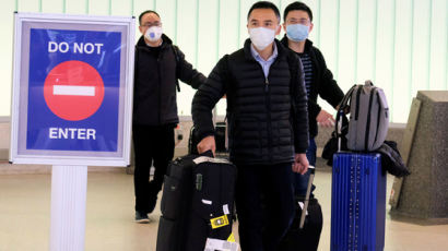 美질병예방센터, 한국을 '명백한 지역사회 감염국'으로 지정 