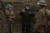 '1917' 촬영 현장에서 샘 멘데스 감독(가운데)이 영국군 통신병 역의 주연배우 딘-찰스 채프먼, 조지 맥케이(왼쪽부터)와 동선을 상의하고 있다. [사진 스마일이엔티] 