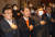 안철수 국민의당(가칭) 창당준비위원장이 20일 마포구 케이터틀에서 열린 '소상공인 100인 커리어크라시' 행사에 참석, 국기에 대한 경례를 하고 있다. [연합뉴스]