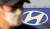울산 지역에서 코로나19 확진자가 발생하면서 현대차 노사가 비상 대응에 나섰다. 지난 10일 현대차 아산공장 앞에서 마스크를 착용하고 있는 직원 모습. [뉴스1]