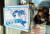 지난 23일 경기도 파주시 경의·중앙선 금촌역 앞에서 한 식당의 주인이 손님을 기다리고 있다. [연합뉴스]