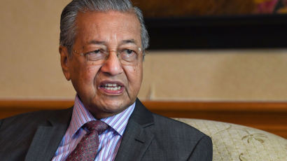 ‘세계 최고령’ 94세 총리 물러나나 … 말레이시아 마하티르 사의 표명 