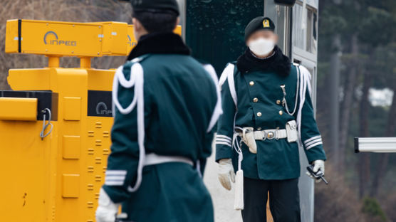 국방부, 사상 첫 기자실 폐쇄…출입기자 1명 코로나 의심 증상