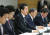 아베 신조 일본 총리가 지난 23일 신종 코로나바이러스 관련 회의를 주재하고 있다. [AFP=연합뉴스] 