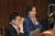 지난해 12월 30일 당시 추미애 법무부 장관 후보자(오른쪽)가 국회 본회의장에서 공수처 설치법안 통과 과정을 지켜보고 있다. / 사진:연합뉴스