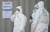 22일 국가지정 입원치료병상을 운영하고 있는 대전 충남대병원 선별진료소에서 근무자들이 보호복을 입고 환자를 기다리고 있다. 프리랜서 김성태