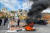  23일(현지시간) 이스라엘 하르 길로 지역에서 열린 한국인 관광객 격리수용 반대 집회에서 주민들이 타이어를 불태우고 있다. [로이터=연합뉴스] 