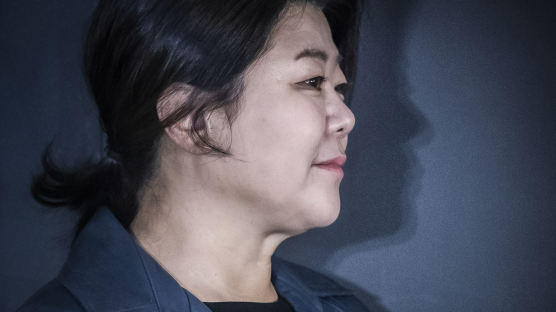 [권혁재의 사람사진] 이정은, 깨고 깨며 이어 온 배우 30년