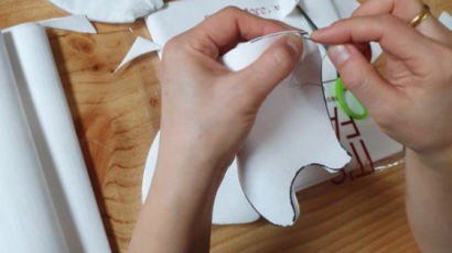 “필터 대신 브래지어 캡” 유튜브 달구는 ‘수제 마스크 만들기’