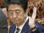 아베 신조 일본 총리가 26일 일본 중의원에 출석해 의원들의 질문에 답하고 있다. 아베 총리는 이날 야당의원들로부터 "신종 코로나에 대한 일본 정부의 대응이 너무 소극적"이라는 질책을 받았다. [AP=연합뉴스] 