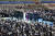  신천지 수료식현장에 있는 이만희 신천지예수교증거장막성전 총회장(흰욋) 모습. [중앙포토]