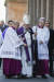 프란치스코 교황이 26일(현지시간) 재의 수요일 미사를 집전하기 위해 로마 산타사바나 성당으로 이동하고 있다. 이날 교황은 이동 중에도 다소 불편한 기색이 엿보였다. [EPA=연합뉴스]
