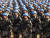 85만의 중국 육군이 2년 안에 140만 개의 방탄복 구매에 나서 관심이다. 대만 문제와 관련한 준비라는 해석이 지배적이다. [중국 현대함선잡지사망 캡처]