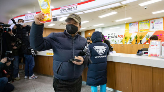 ‘혹시 나도 코로나?’…자체 격리에 출산 미루고 싶다 호소까지 