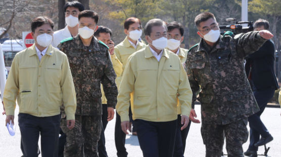 국군대전병원 찾은 文 "코로나 검사역량 우리가 세계 최고"