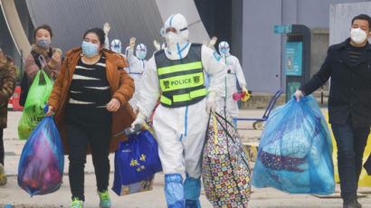 중국 코로나 확진자 8만명 돌파···"4월말 돼야 마스크 벗는다"