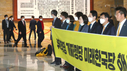 미래한국당 한선교 국회연설···정의당 "강령도 없는 가짜정당"