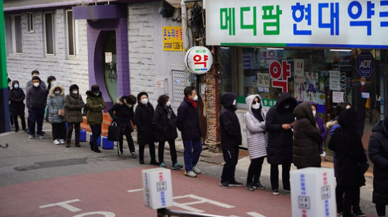 새벽 5시부터 줄 선 황교안 "마스크 대신 번호표만...서럽다"