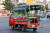 태국 가면 볼 수 있는 빨간색 택시 송태우. [사진 Wikimedia Commons]