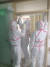 ㄱ계계명대 대구동산병원에서 시설 관리 인력들이 방호복을 입고 수리하는 모습. [사진 이재홍]