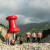 이광기(왼쪽에서 넷째)의 설치미술 '피스 핀(Peace Pin)' 프로젝트는 2017년 아이티에서 시작됐다. 풍선으로 대형 압정 모형을 만들어 방향, 목적, 출발지 등의 의미를 담았다. 이후 이 작품을 DMZ 캠프 그리브스, 국립전주박물관, 경주 국제 레지던시 아트페스타 2018 등에서도 선보였고 임진각 평화누리공원에는 영구 전시됐다. 사진 이광기