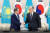 지난 2019년 4월 카자흐스탄을 국빈방문한 문재인 대통령이 대통령궁에서 카심조마르트 토카예프 카자흐스탄 대통령과의 공동기자회견에서 악수하고 있다. 사진 청와대
