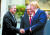 지난해 10월 백악관 행사에서 만난 트럼프 대통령과 메도스 의원(왼쪽). [로이터=연합뉴스]