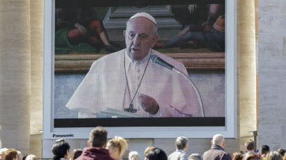[서소문사진관]프란치스코 교황, 코로나19 우려에 주일 삼종기도 사상 첫 인터넷 중계 