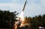 북한이 지난 2일 전선 장거리포병구분대의 화력타격훈련 중 쏘아올린 초대형 방사포 발사 장면. [조선중앙통신 홈페이지 캡처]