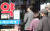 지난 8일 서울 시내 한 약국에서 시민들이 공적 마스크 구입을 위해 줄을 서고 있다. 연합뉴스
