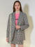 길고 넉넉한 사이즈의 오버사이즈 재킷이 한층 다양해진 패턴과 소재로 변신하고 있다. 사진 무신사