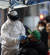 10일 오후 서울 구로구 코리아빌딩 앞에 마련된 선별진료소에서 의료진이 신종코로나 바이러스 감염증(코로나19) 검진을 하고 있다. [뉴스1]