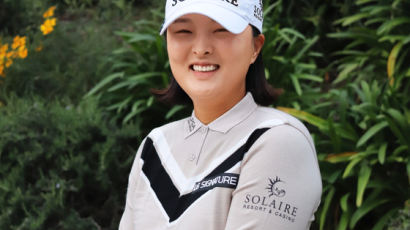 여자 골프 세계 1위 고진영, 솔레어와 계약... 메인후원사 모자 채웠다 