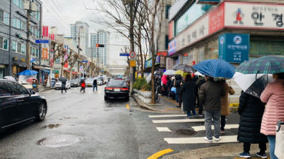 70대는 주저 앉았다…공적 마스크가 더 키운 ‘사각지대’