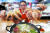 충남 서천 수산물특화시장에서 상인이 주꾸미 샤부샤부 요리를 보여주고 있다. 프리랜서 김성태