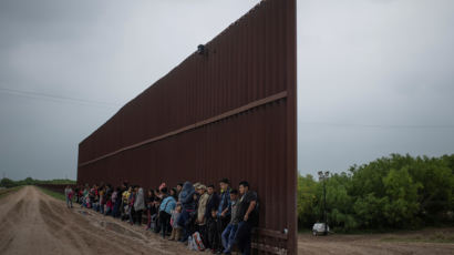 국경 통제 이젠 멕시코가 만지작 ... 미국이 확진자 수 100배 많아