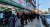 마스크 5부제 판매 시행 후 첫 주말인 14일 오전 서울 흑석동의 한 약국 앞에 약국 문이 열기를 기다리는 사람들이 줄을 서 있다. 이가람 기자