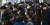 13일 오전 서울 지하철2호선 강남역에서 마스크를 쓴 시민들이 출근을 위해 지하철에 승하차 하고 있다. 연합뉴스