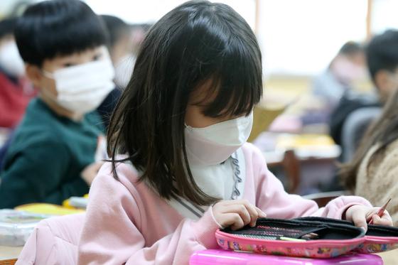 서울시교육청, 유·초·중·고 학생에 면 마스크 3장씩 준다