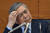구로다 하루히코 일본은행 총재가 16일 기자회견을 하면서 곤란한 표정을 짖고 있다. 연합뉴스 