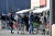 이탈리아에서 전례 없는 전국 이동제한령이 발효된 이튿날인 11일(현지시간) 밀라노 인근 소도시 코도뇨의 한 슈퍼마켓 앞에서 마스크를 쓴 주민들이 줄을 서서 입장을 기다리고 있다. AFP=연합뉴스