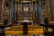 프란치스코 교황이 산타 마리아 마조레 성당에서 기도하고 있다. AFP=연합뉴스