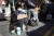 한 노숙인이 미국 보스턴에서 기부를 기다리는 모습. [AP=연합뉴스]