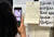 11일 지역거점병원인 대구 중구 계명대학교 대구동산병원 신종 코로나바이러스 감염증(코로나19) 비상대책본부 앞에 한 의료진이 병원으로 보내진 응원 메시지를 사진찍고 있다.뉴시스