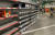 16일(현지시간) 독일 겔젠키르헨의 한 대형 수퍼마켓의 빈 식료품 진열대 앞에 고객들이 서 있다. AP=연합뉴스